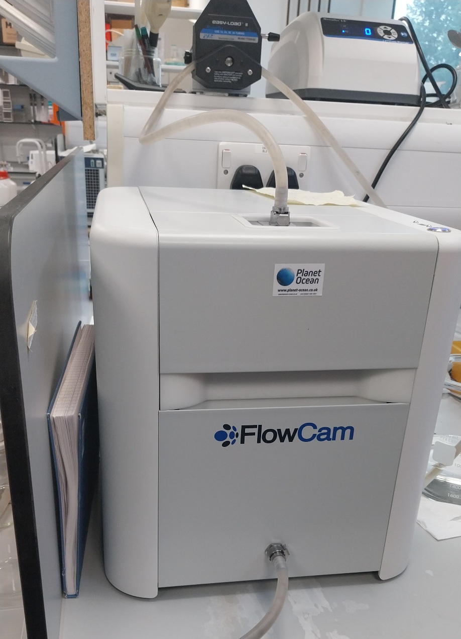 The FlowCam unit has a built in PC running Windows